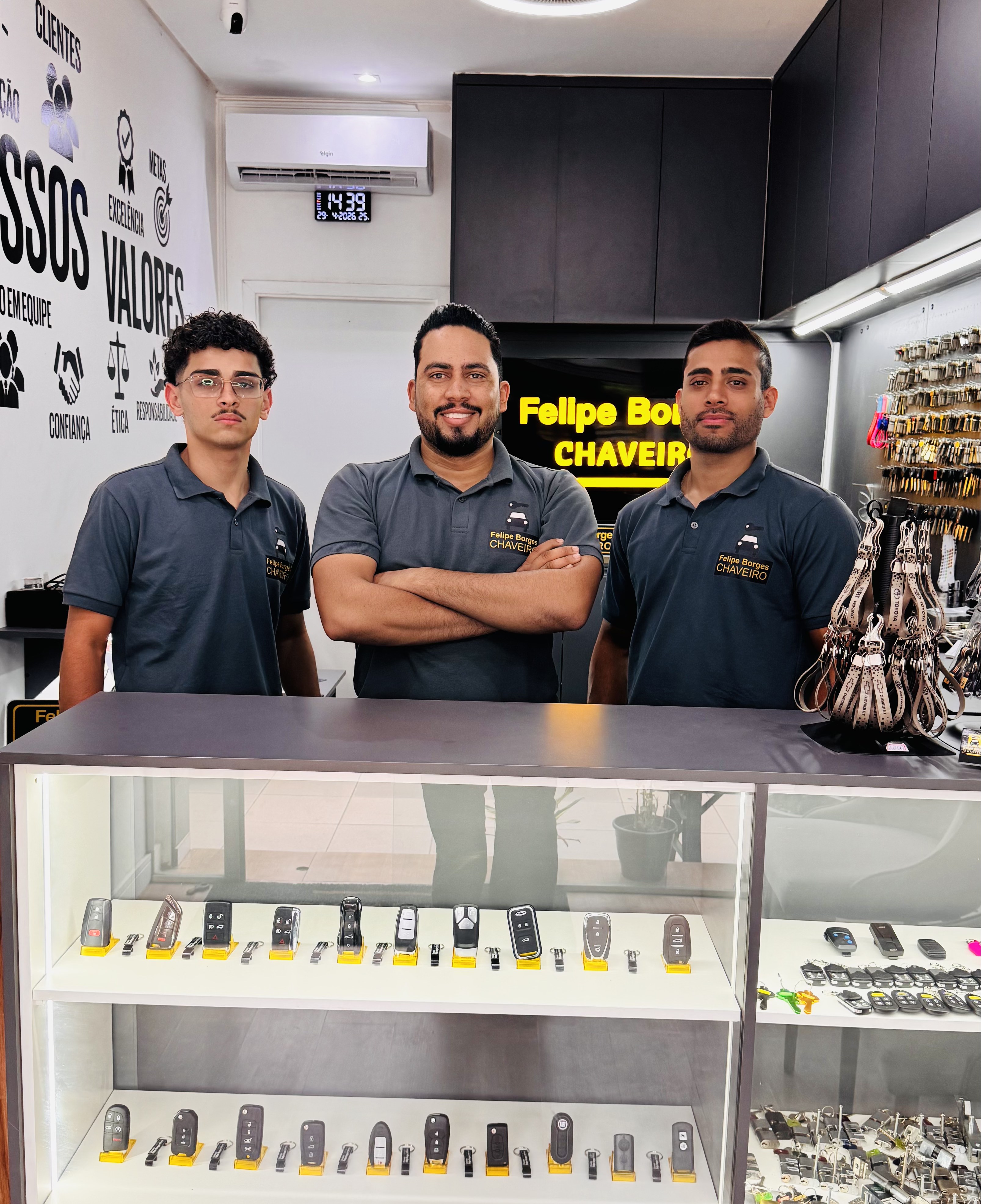 Equipe Felipe Borges Chaveiro — Especialistas em Chaves Automotivas, Pompeia SP